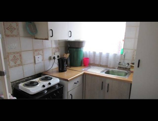 2 BEDROOM APARTMENT FOR SALE IN KEMPTON PARK CENTRAL